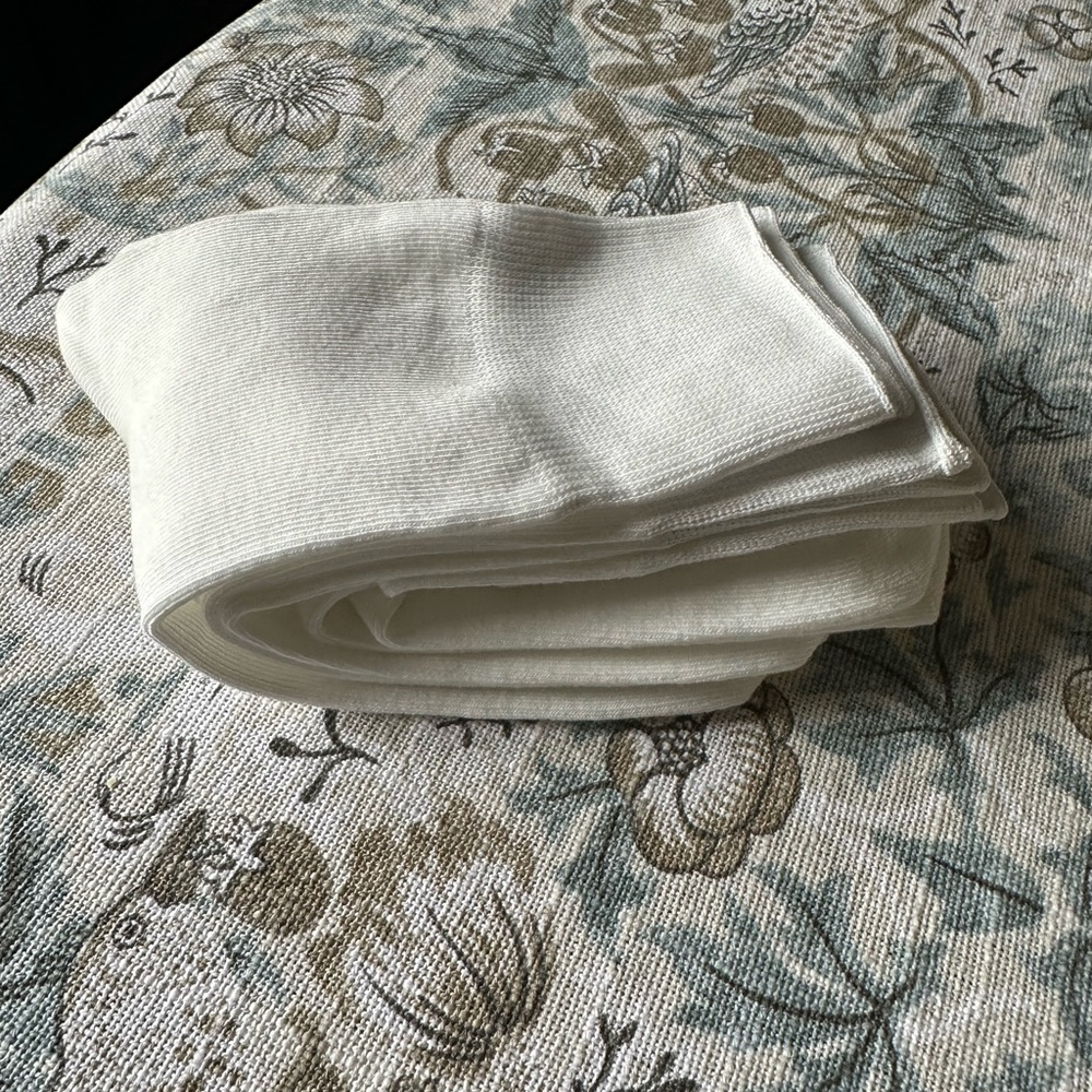 Classic White WOMENS Buster Brown Socks - Picture 3 of 3